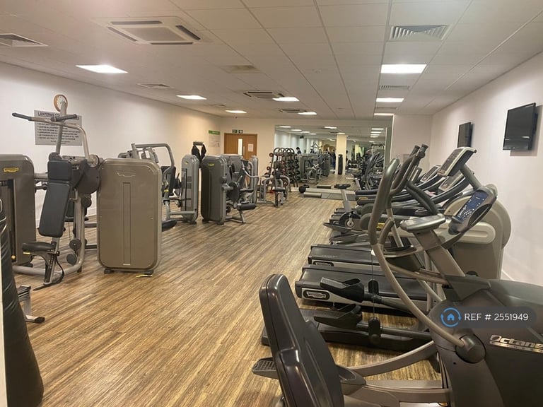 1 bedroom flat in Colbalt Point, London, E14 (1 bed) (#2551949)