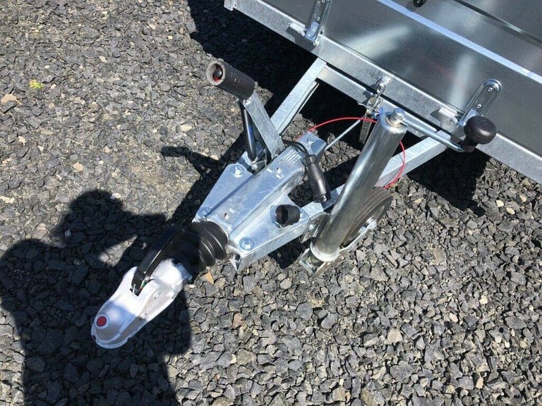 BRAND NEW 8,2ft x 4,3ft TWIN AXLE MASTER TRAILER WITH 40 CM MESH AND RAMP 1300KG BRAKED
