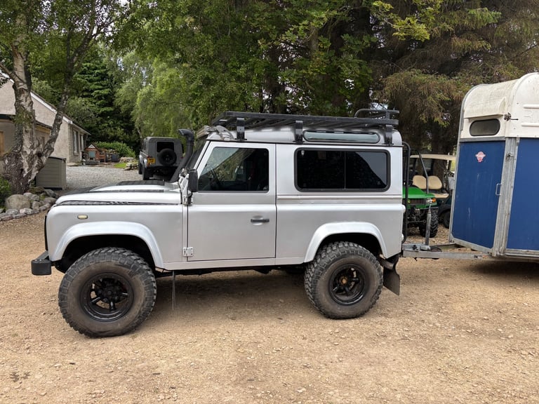 image for Land Rover, DEFENDER, Estate, 2008, Manual, 2401 (cc), 3 doors