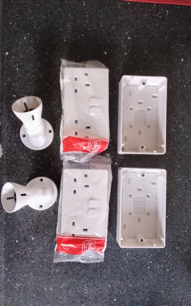 Sockets and lamp holders