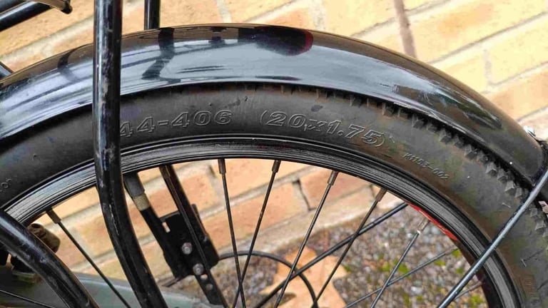 Raleigh Folding Bike in good condition with a comfort saddle, mudguards, rear pannier rack