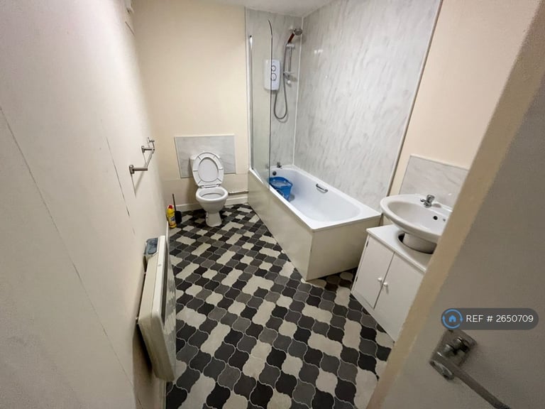 3 bedroom flat in Gardner Street, Dundee, DD3 (3 bed) (#2650709)