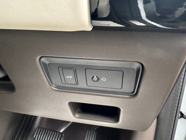 2019 Land Rover Discovery 2.0 SD4 HSE SUV 5dr Diesel Auto 4WD Euro 6 (s/s) (240 ps) ESTATE Diesel...