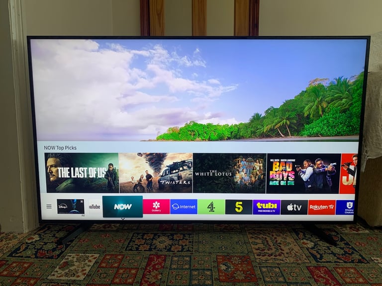 SAMSUNG UE50RU7020 50 Inch Smart 4K Ultra HD HDR LED TV