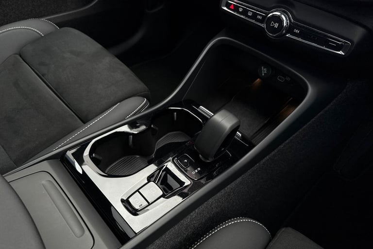 2022 Volvo XC40 2.0 B4 MHEV Ultimate SUV 5dr Petrol Hybrid DCT Auto Euro 6 (s/s) (197 ps) ESTATE ...