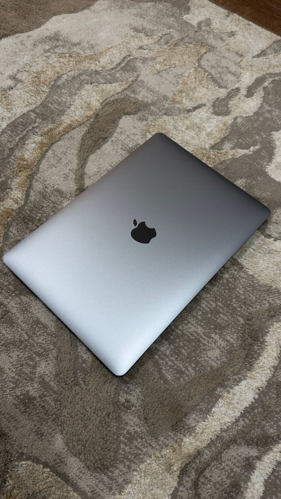 13" Macbook Air (M1) – Excellent Condition