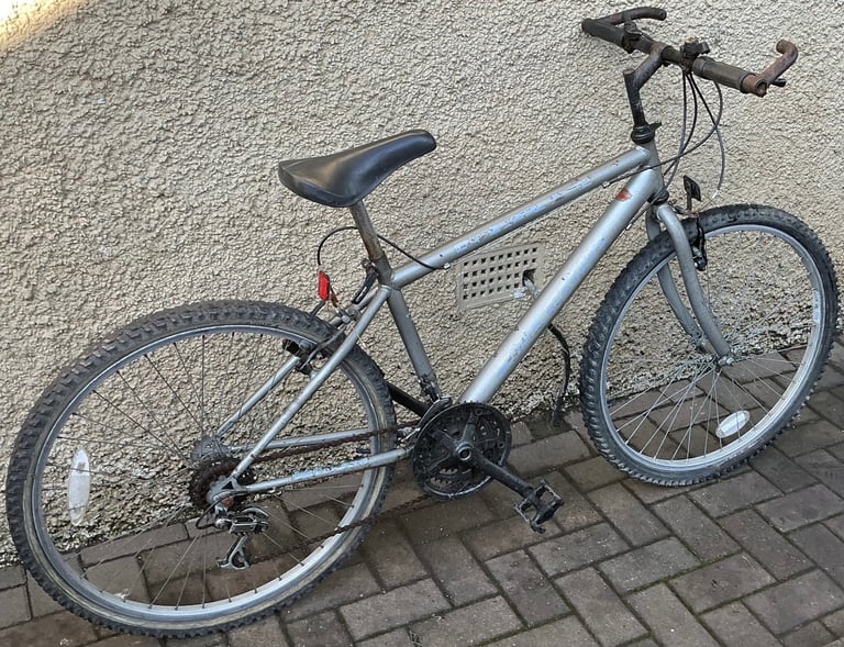 Bike/Bicycle.GENTS RALEIGH “ MAX “ SMALL FRAME MOUNTAIN BIKE 