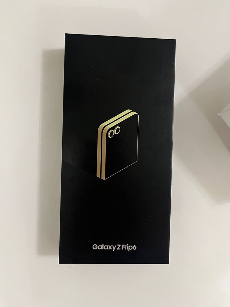image for Samsung Galaxy Z flip 6 256gb £380 unlocked with warranty