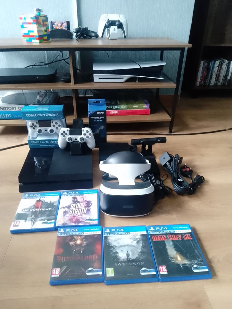 image for RESERVED-PS4 bundle-VR, 2 controllers,games,etc...