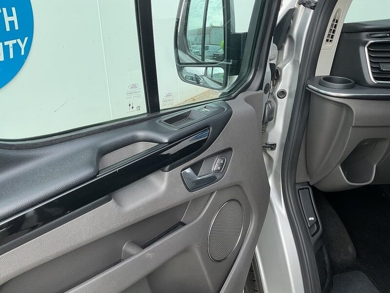 2021 Ford Tourneo Custom 320 EcoBlue Titanium 8 Seat Minibus Diesel Manual