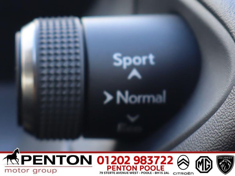  Lexus UX 2.0 250h Premium SUV 5dr Petrol Hybrid E-CVT Euro 6 (s/s) (184 ps) Petrol/Electric Hybr...