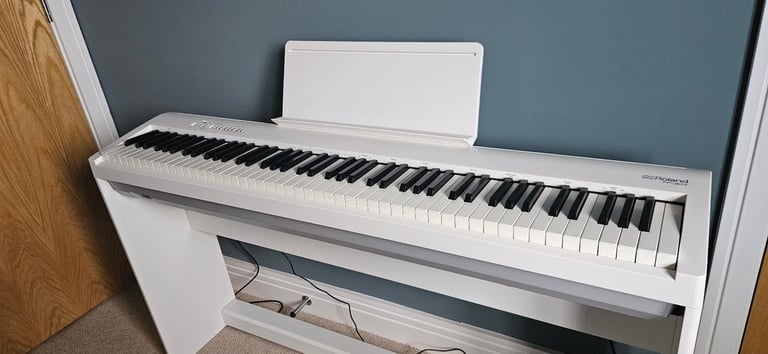 Roland FP-30X Digital Piano (White) – Excellent Condition, £500 ONO