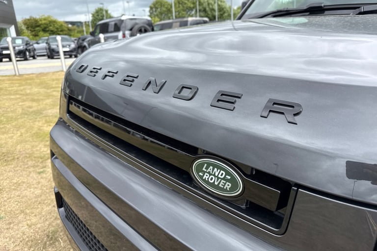 2025 Land Rover Defender 110 3.0 D250 MHEV X-Dynamic SE Auto 4WD Euro 6 (s/s) 5dr SUV Automatic