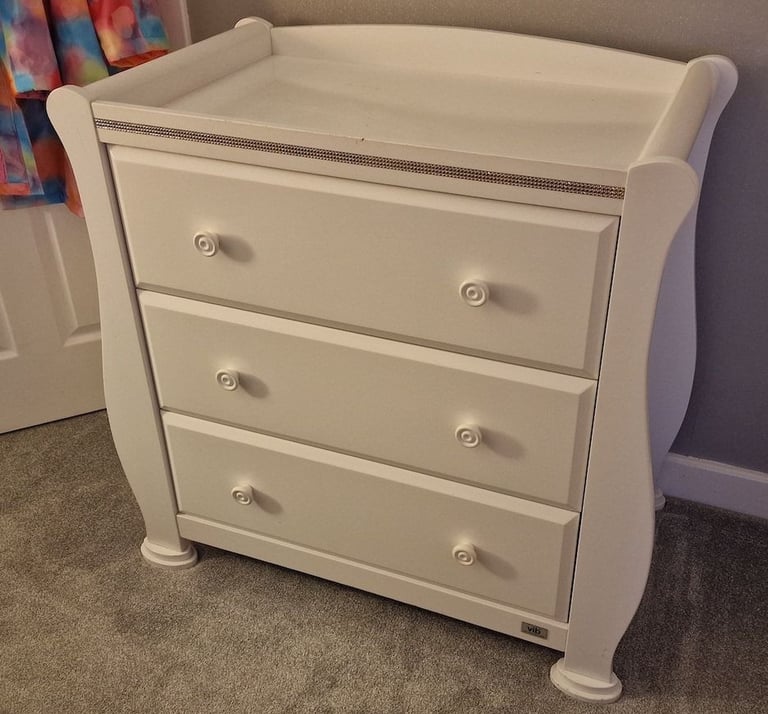 VIB Charmer Elements Wardrobe and Drawers/Changing Table