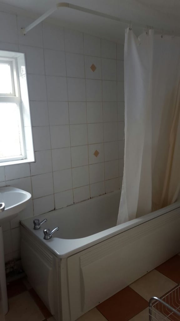 NICE 3 BED ON  Westbourne avenue , Park END,  NE8 4NS Gateshead 