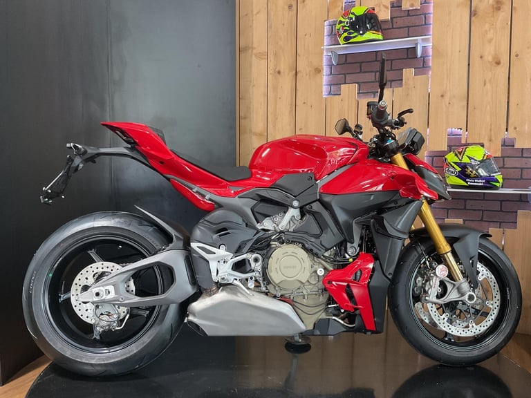 Ducati Streetfighter V4S 2025 in Stock! FREE UK DELIVERY! Stunning! 4.9% APR!!