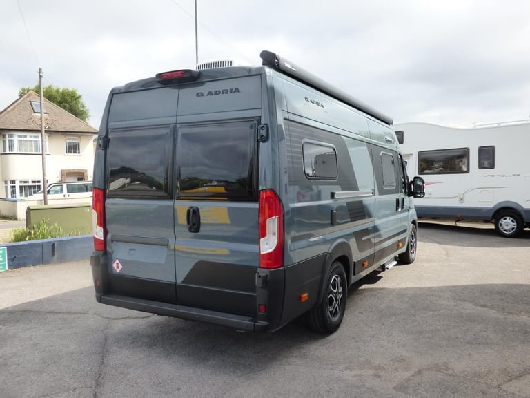 Adria Twin Supreme 640 SGX DIESEL AUTOMATIC 2025