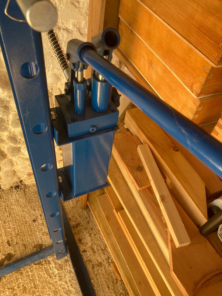 Almost new 20 ton Hydraulic Press for sale
