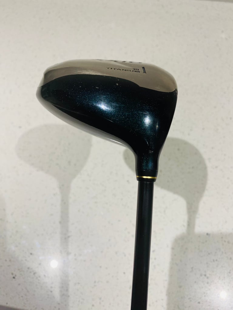 SRIXON XX10 AX SOLE TITANIUM DRIVER.     R/H. 