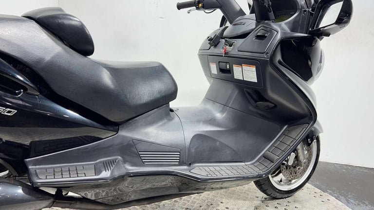 Suzuki Burgman 650 AN 2004 18K NON RUNNING MAXI SCOOTER PROJECT SCOOTER 650CC TW