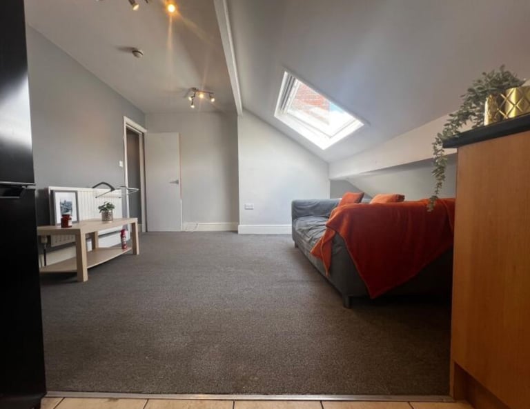 1 Bed Flat - Meanwood Road