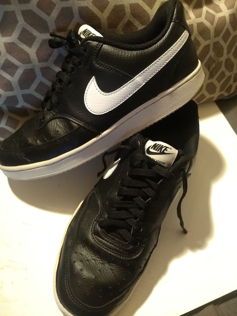 image for Nike leather trainers. black 7.5 size (EUR 42)
