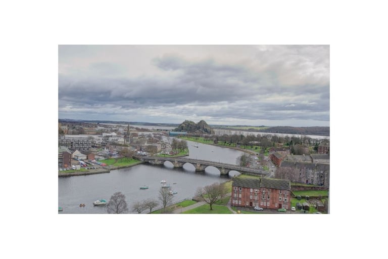 * Available to Rent - DUMBARTON - 2-BED FLAT - UNFURNISHED *