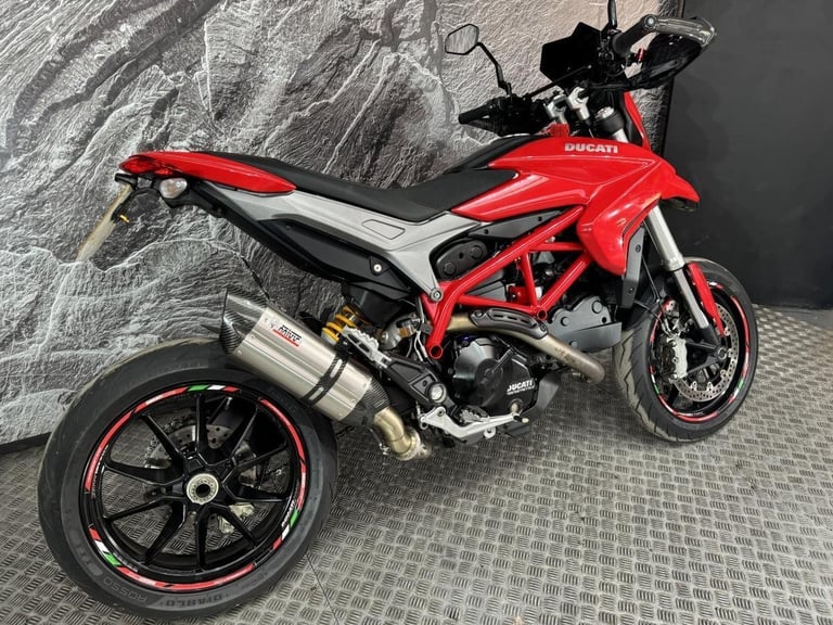 DUCATI HYPERMOTARD 821 2015