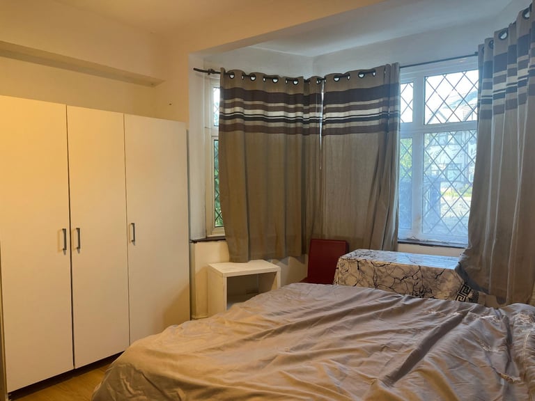 Self Contained studio flat in West Hendon