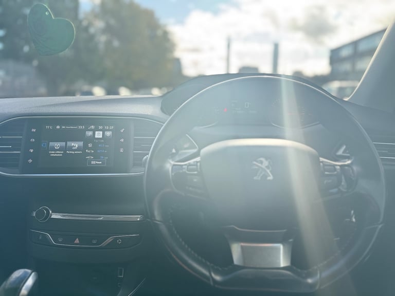 Peugeot, 308, Hatchback, 2015, Manual, 1199 (cc), 5 doors