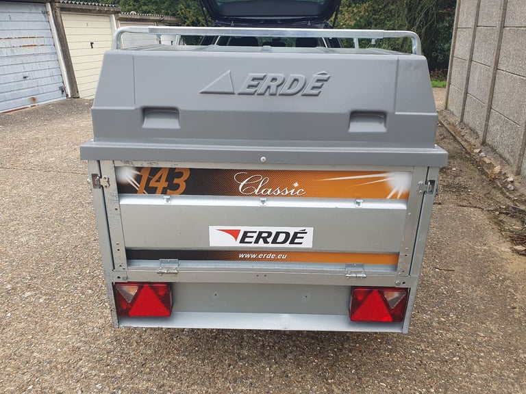 Erde 143 Trailer with lockable hard top and load bars