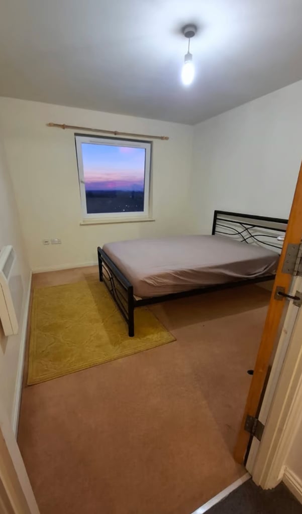 Modern 1-Bedroom Flat | Furnished | Lift Access | Parking | Bergenia House, Feltham - TW13
