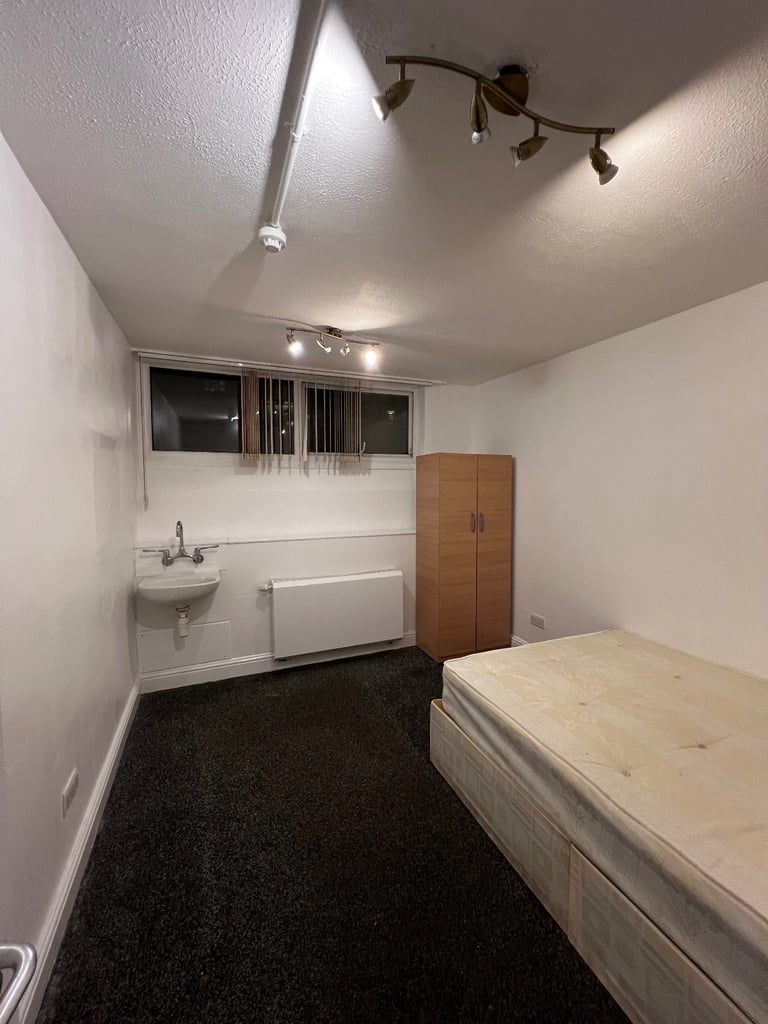 THREE BEDROOM GROUND FLOORS FLAT TO LET AT WICK ROAD HACKNEY LONDON E9 5AN 