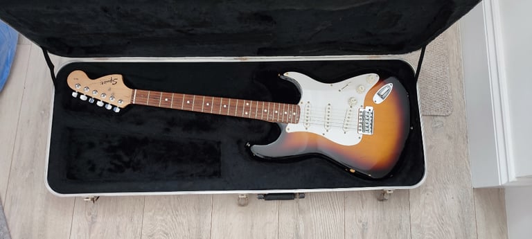 image for Fender Squier Stratocaster 20th anniversary with fender hard case