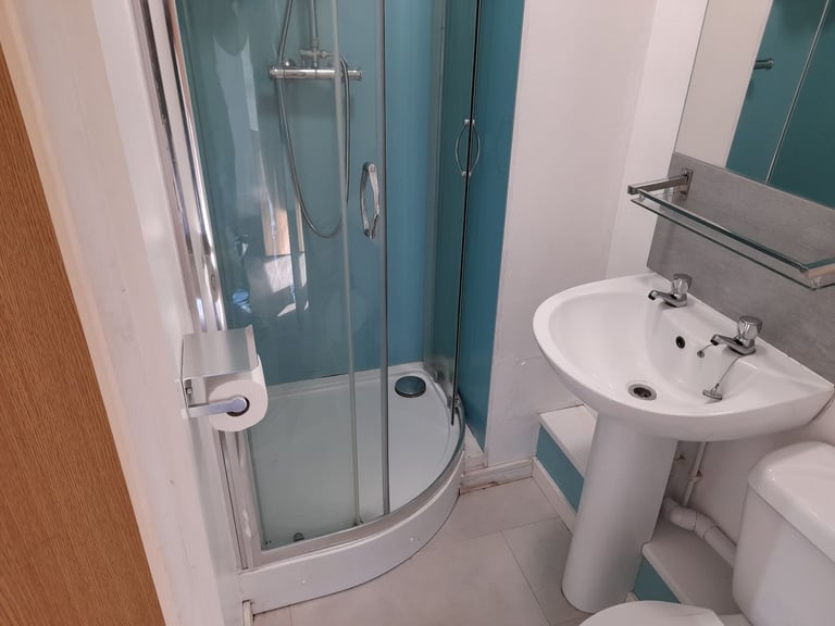 Spacious & Cosy Studio for Rent in - ME14 2UU