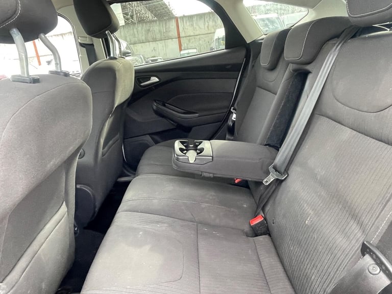 2011 Ford Focus 1.6 Titanium Euro 5 5dr HATCHBACK Petrol Manual