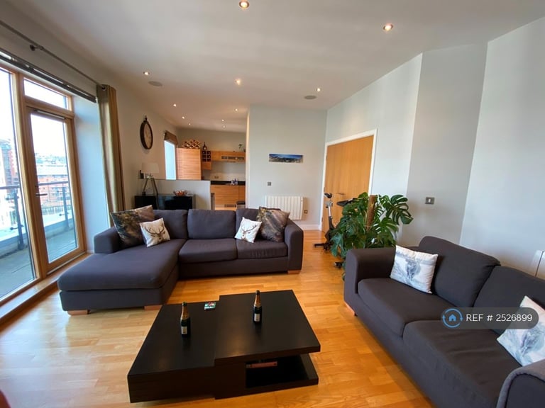 2 bedroom flat in Mackenzie House, Leeds, LS10 (2 bed) (#2526899)