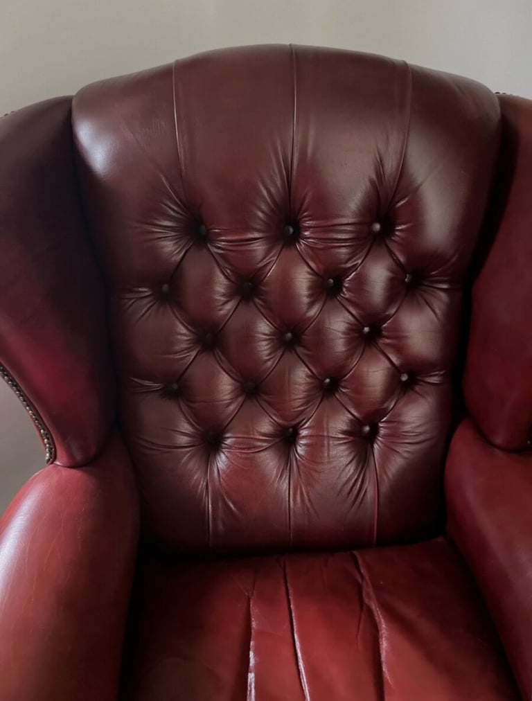 FINE VINTAGE CHESTERFIELD OXBLOOD LEATHER WING BACK MASTER ARMCHAIRS (PAIR) VGC