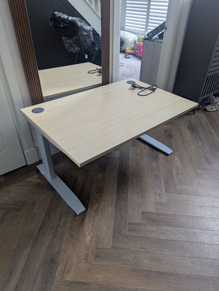 image for Free Desk with electric adjustable height 