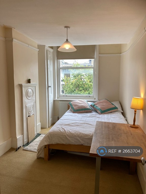 2 bedroom flat in Doughty Street, London, WC1N (2 bed) (#2663704)