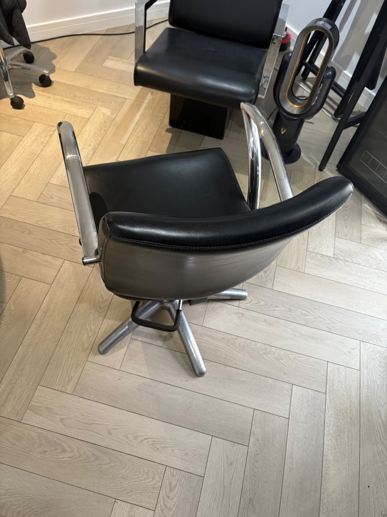 Hairdressing Chair 