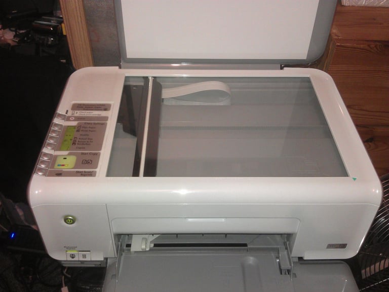 HP L2445w 24-inch widescreen LCD Monitor + free HP 3180 PRINTER - SCANER- COPIER with ink