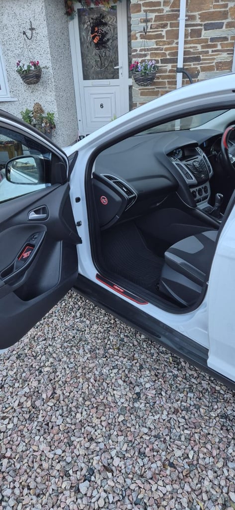 Ford, FOCUS, Hatchback, 2013, Manual, 998 (cc), 5 doors