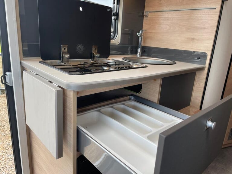 Dethleffs Globebus I6 GT 4 berth 4 belt A-class Singles 3500KG