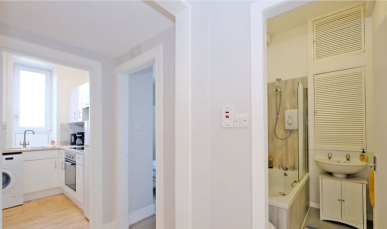Bright and airy 2 bedroom modern furnished flat great location