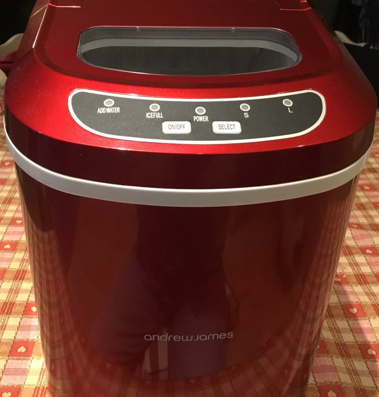 Table top ice maker