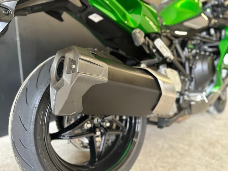 Stunning One Owner 2023/23 Kawasaki Ninja H2 SX Motorcycle 