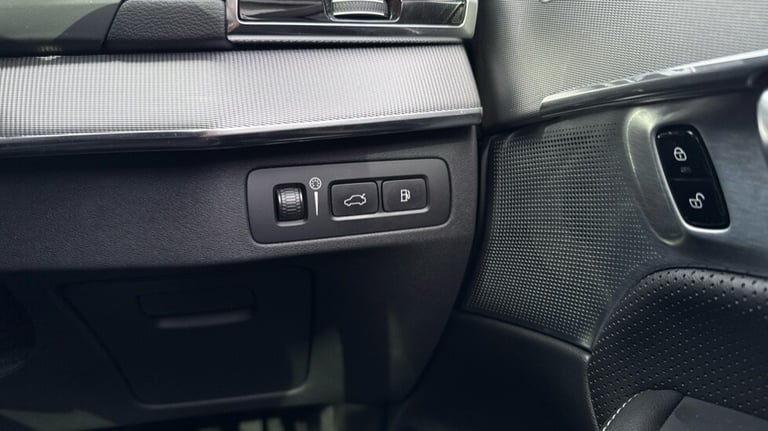 2021 Volvo XC90 Recharge R-Design Pro, T8 AWD plug-in hybrid, 7 Seats Estate Petrol Parallel PHEV...