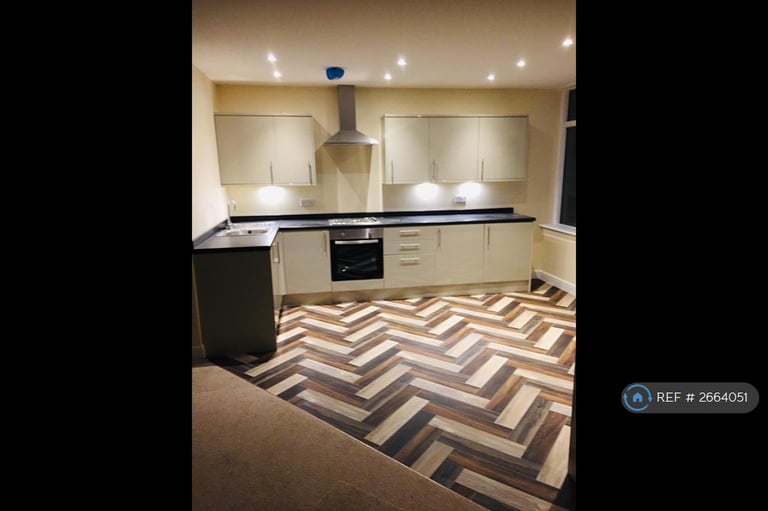 2 bedroom flat in The Lofts, Macclesfield, SK11 (2 bed) (#2664051)