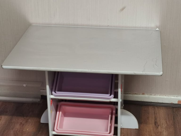 Kid's study table & writing board 